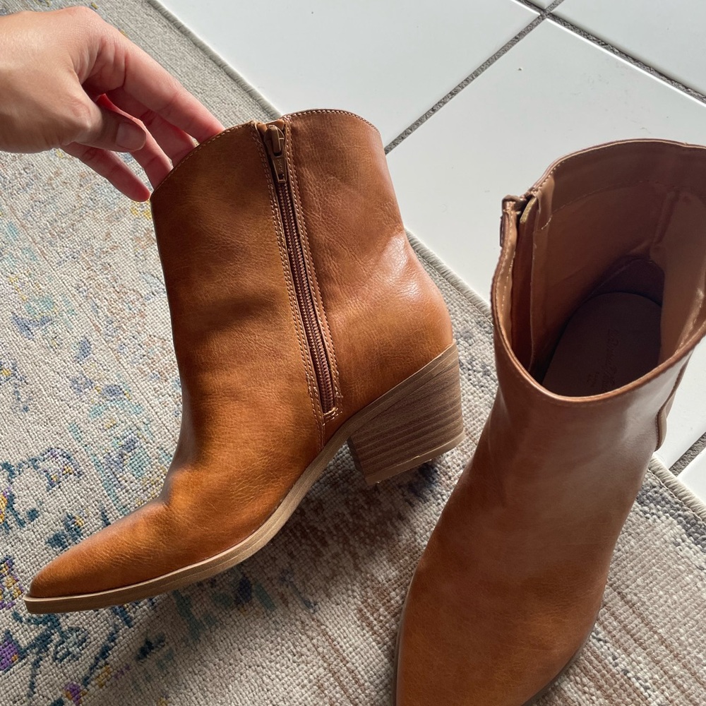 Boots “Universal Thread” - Picture 3 of 7